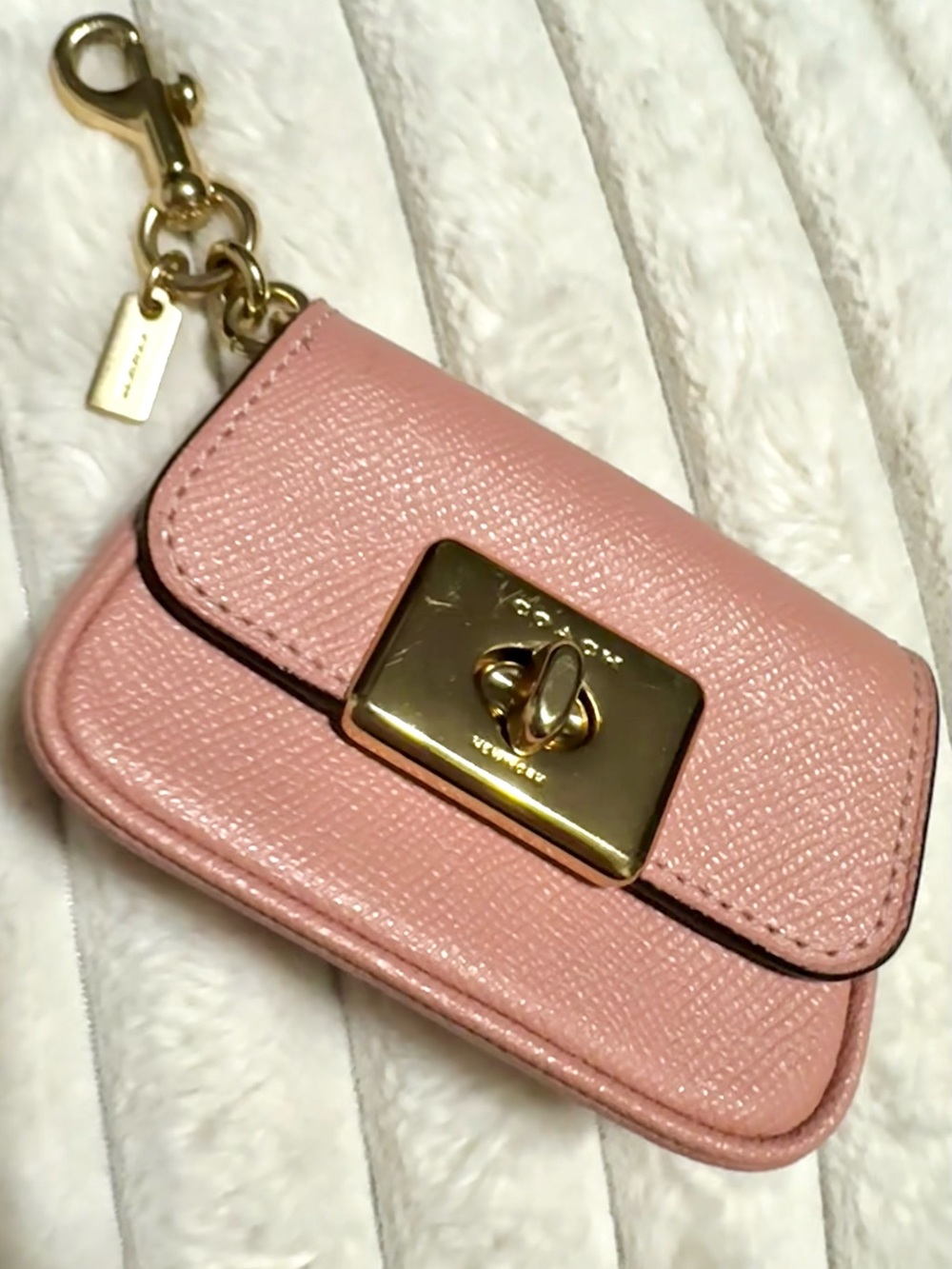 Coach Mini Cassidy Turnlock Coin Case / Bag Charm Keychain (F73858) MSRP $185